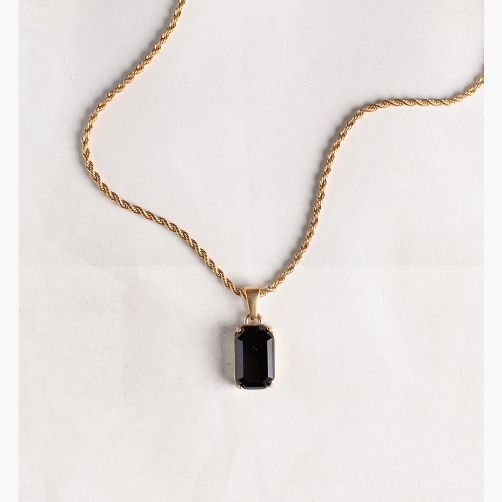 
                  
                    18k gold Necklace with black onyx gemstone on a twisted vintage necklace chain. The necklace is unisex, for both men and women.
                  
                